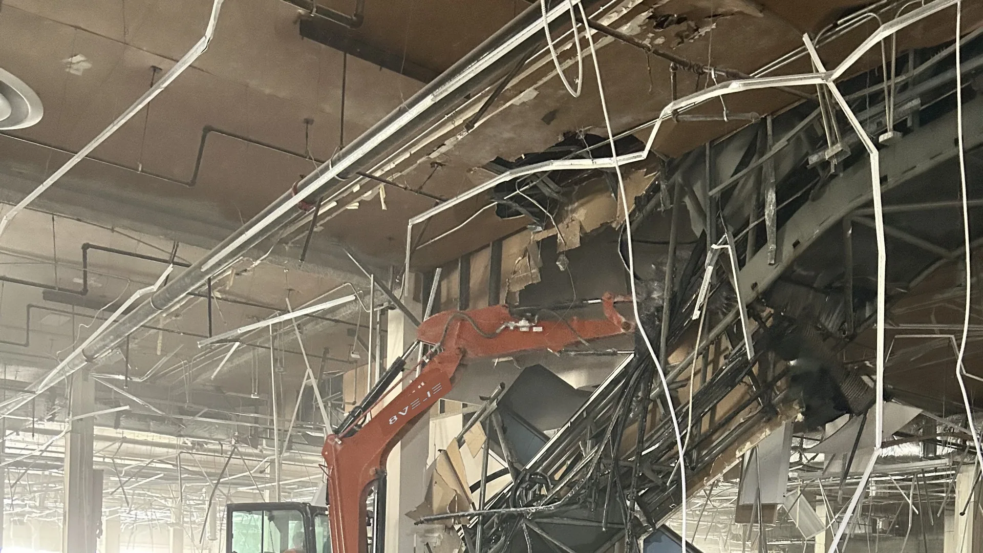 ELEV8 excavator working in the truss to remove an escalator inside Gateway Town Center, Jacksonville